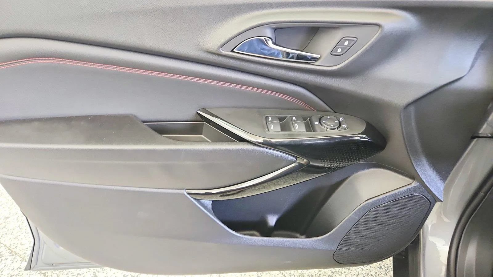 New 2026 Chevrolet Trax RS w/ Driver Confidence Package FWD image 24