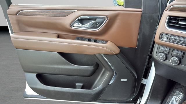 Used 2023 Chevrolet Suburban High Country w/ Advanced Technology Package AWD/4WD image 8