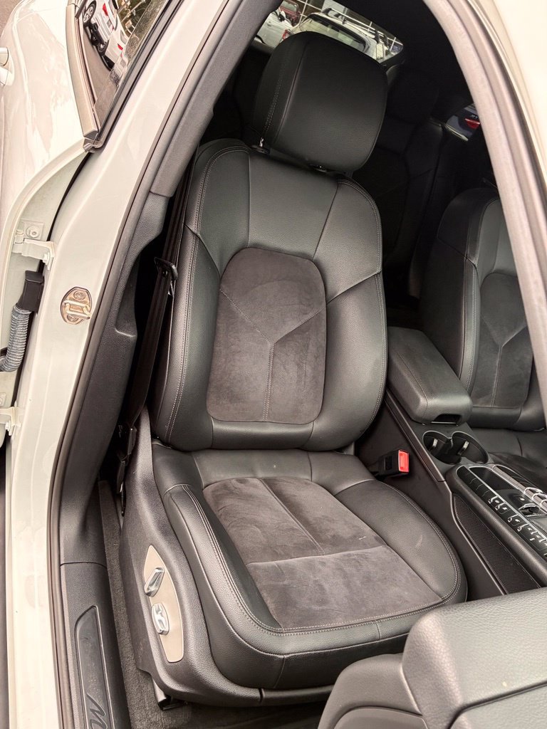 Used 2020 Porsche Macan AWD/4WD image 20