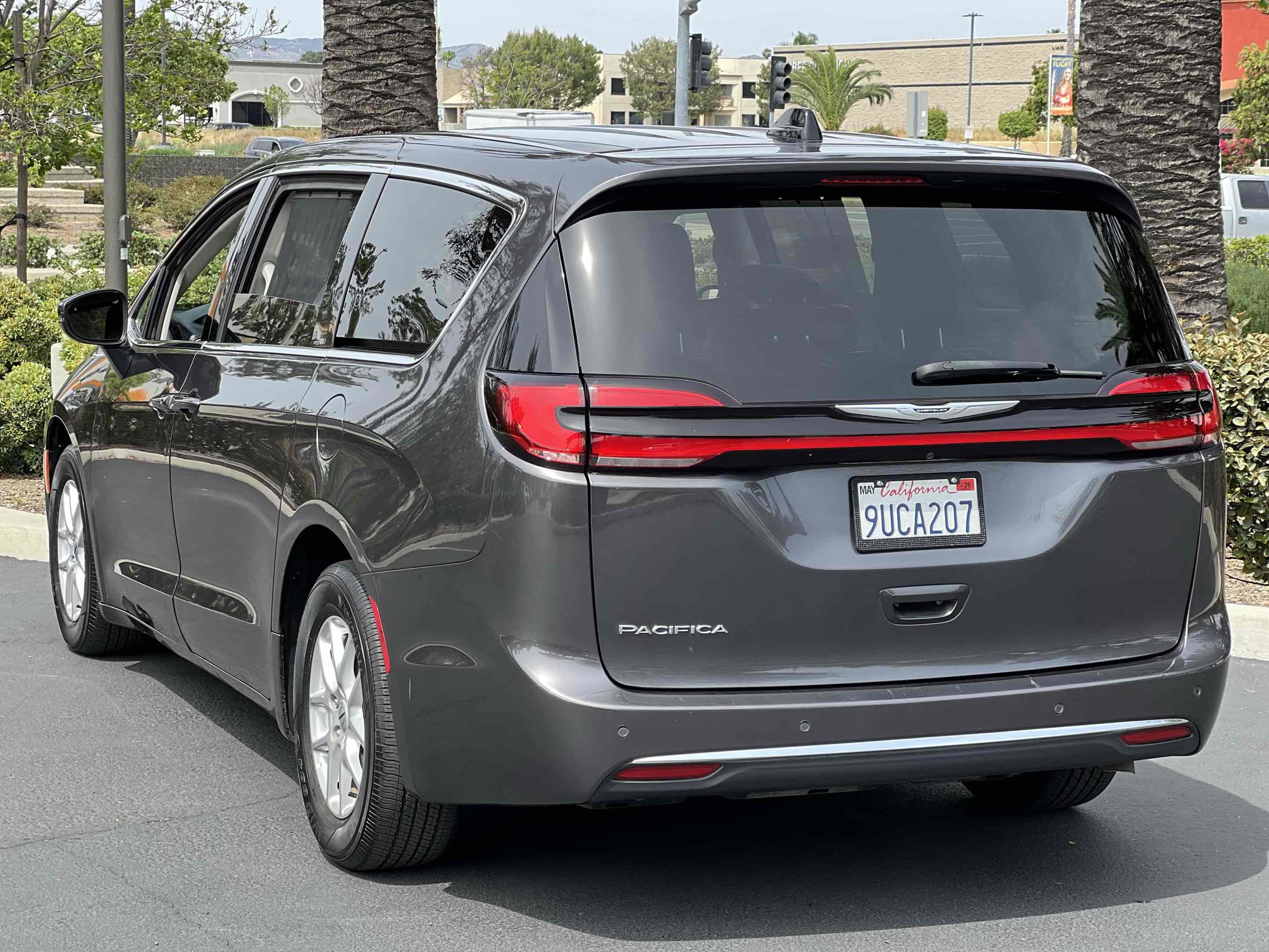 Used 2023 Chrysler Pacifica Touring-L image 19