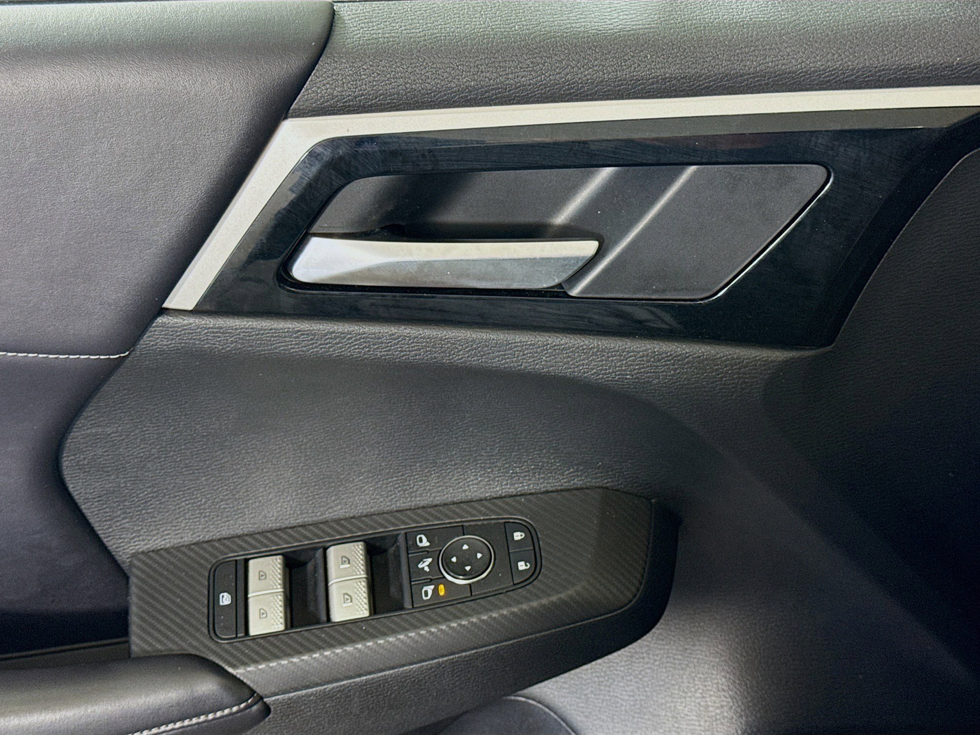 Used 2023 Mitsubishi Outlander SE image 24