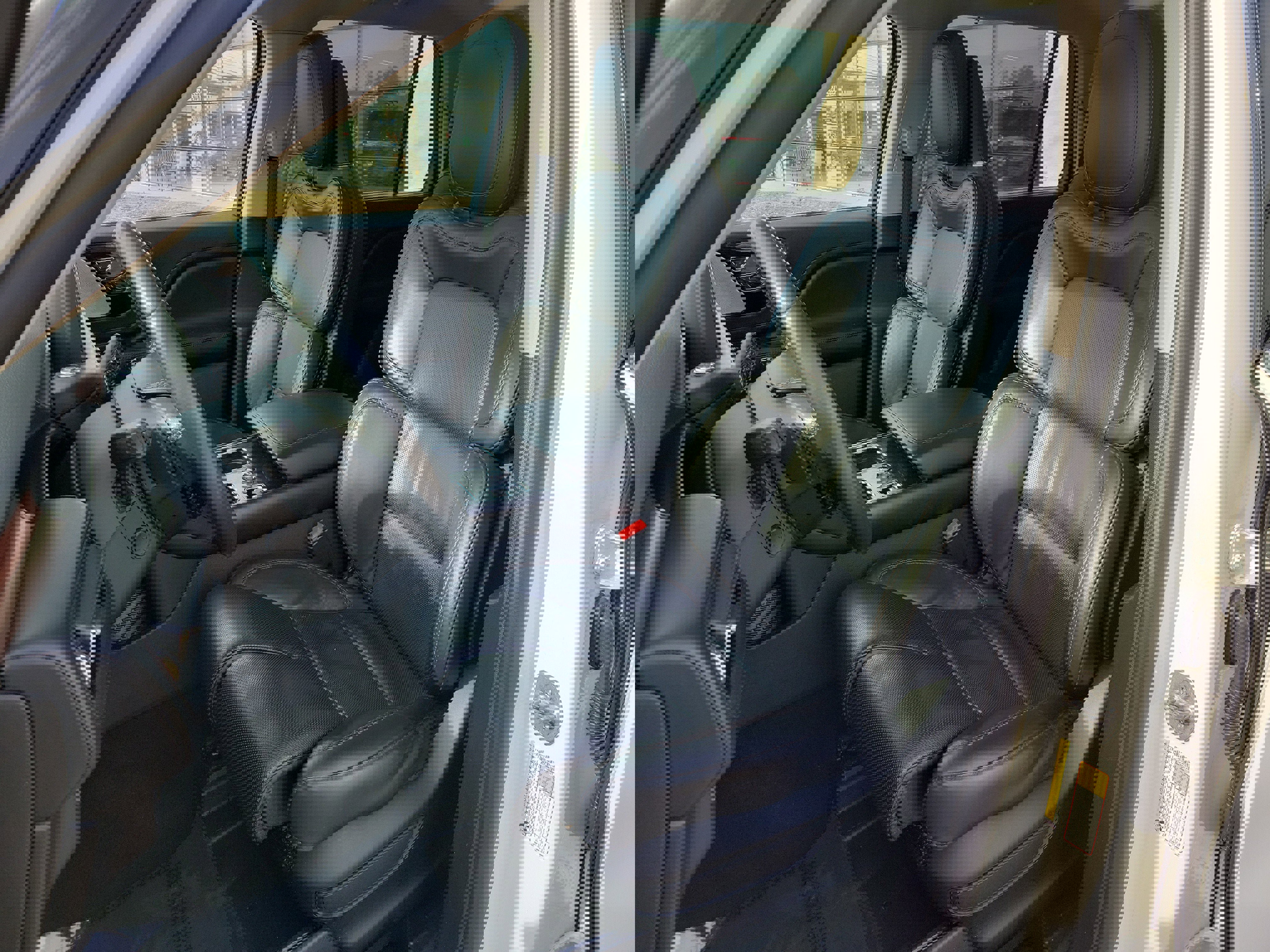 Used 2023 Lincoln Aviator Reserve w/ Equipment Group 201A AWD/4WD image 4