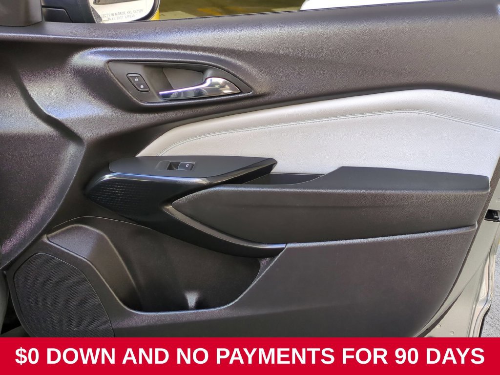 Used 2025 Chevrolet Trax LT w/ LT Convenience Package FWD image 30