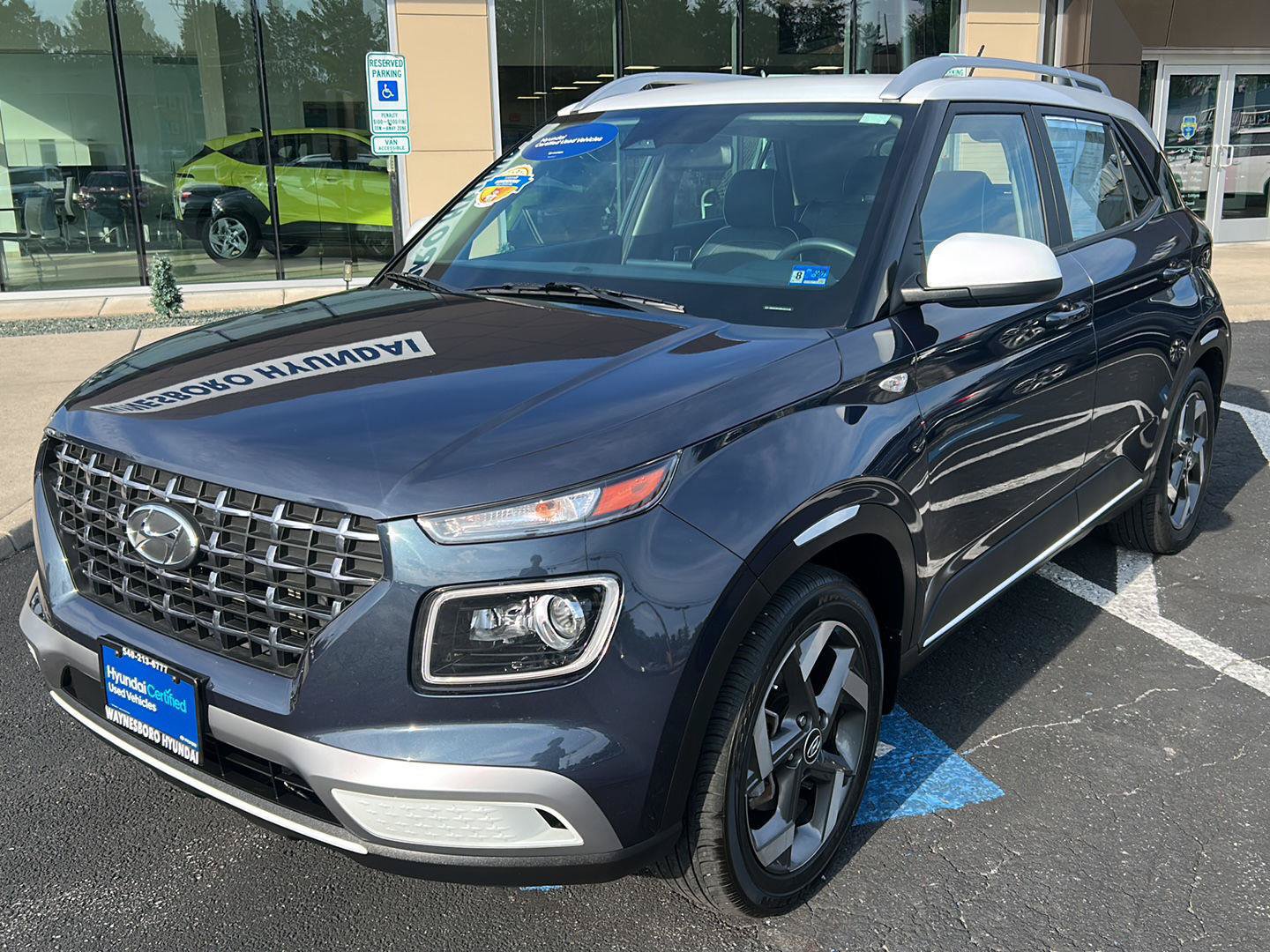 Certified 2024 Hyundai Venue Limited FWD image 2