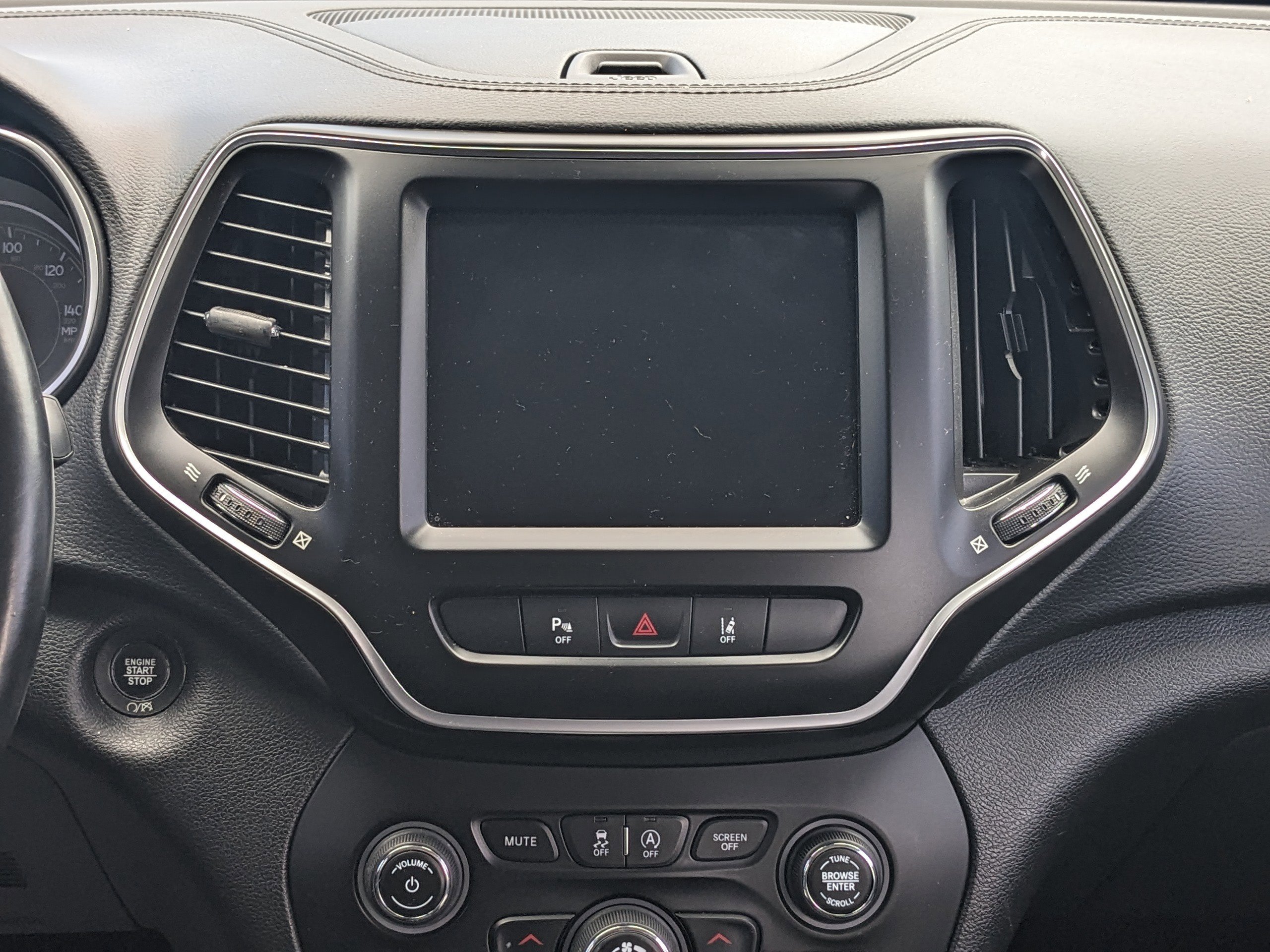 Used 2021 Jeep Cherokee Latitude Lux w/ Comfort/Convenience Group image 16