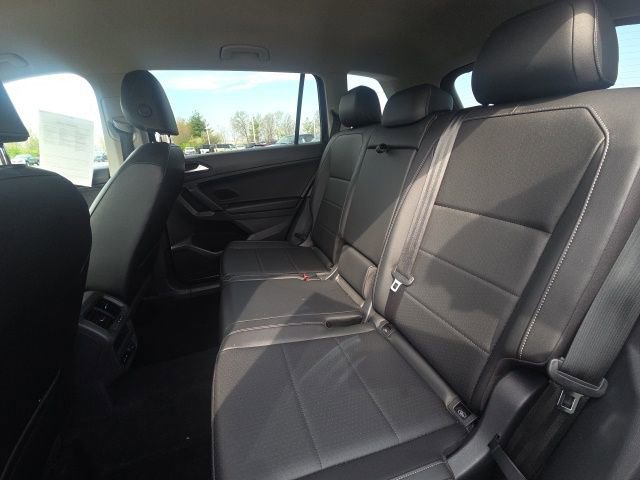 Used 2019 Volkswagen Tiguan SE AWD/4WD image 16