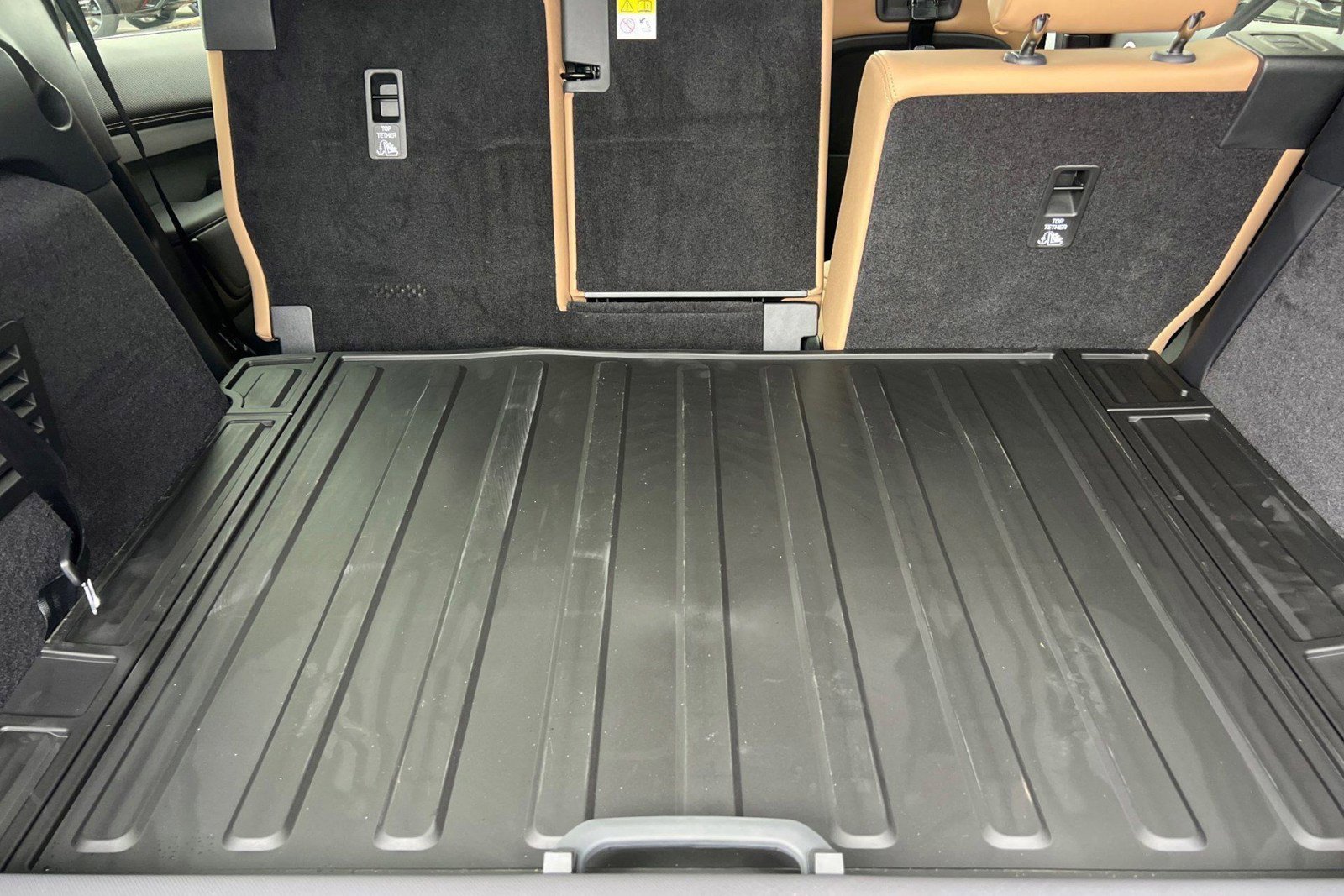 New 2026 Land Rover Discovery Limited Edition AWD/4WD image 18