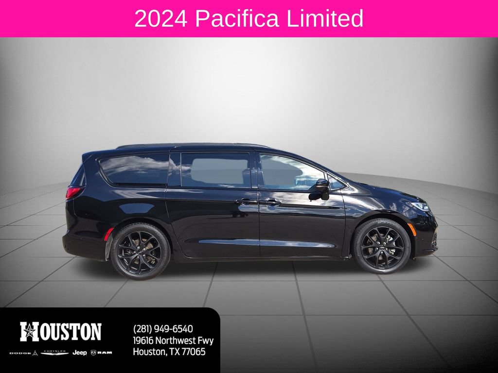 Used 2024 Chrysler Pacifica Limited w/ Uconnect Theater Family Group FWD image 2
