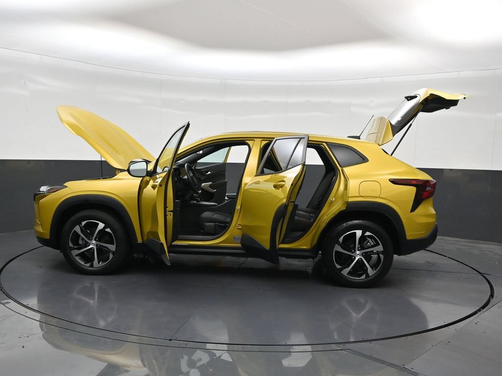 Used 2024 Chevrolet Trax RS w/ Sunroof Package FWD image 33