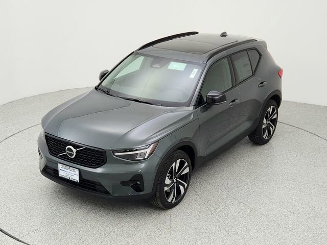 New 2026 Volvo XC40 B4 Plus w/ Climate Package image 13