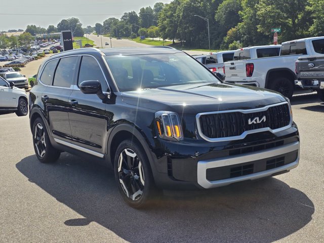 Used 2024 Kia Telluride EX w/ EX Captain's Chair Package FWD image 4