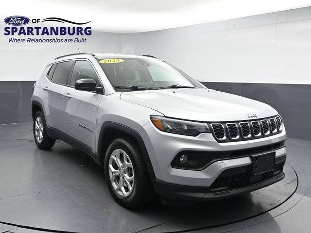Used 2024 Jeep Compass Latitude AWD/4WD image 1
