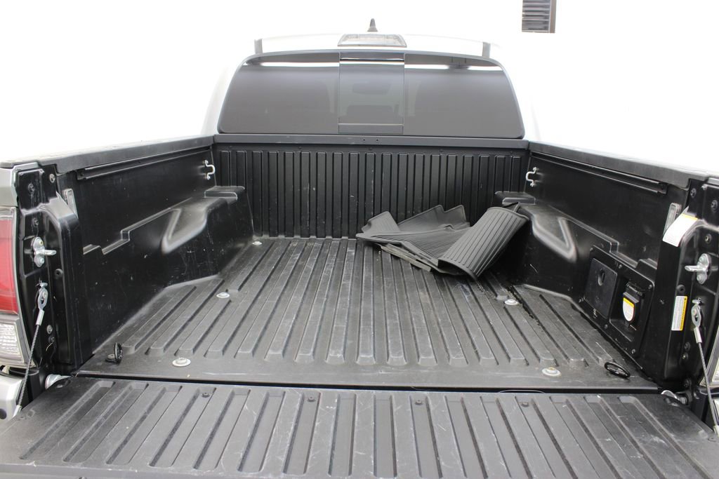 Used 2023 Toyota Tacoma TRD Off-Road w/ TRD Premium Off Road Package AWD/4WD image 31