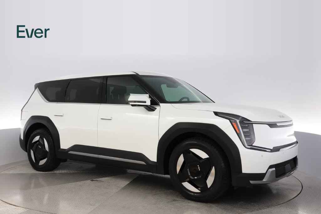 Used 2024 Kia EV9 Light Long Range RWD image 14