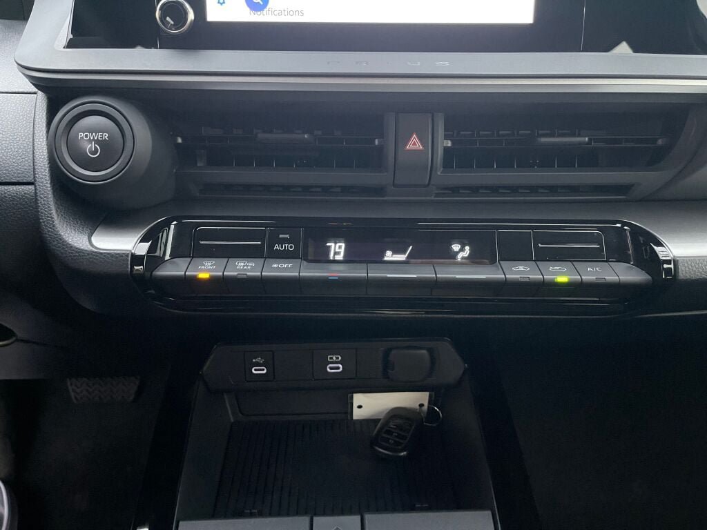 Used 2025 Toyota Prius LE FWD image 10