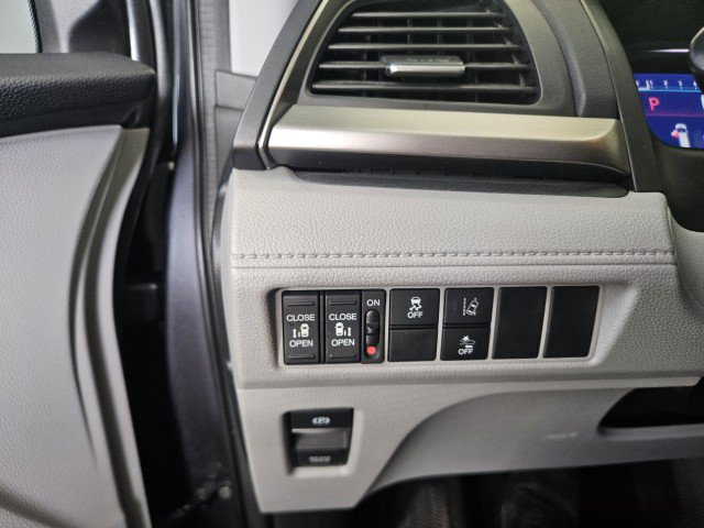 Used 2018 Honda Odyssey EX image 30
