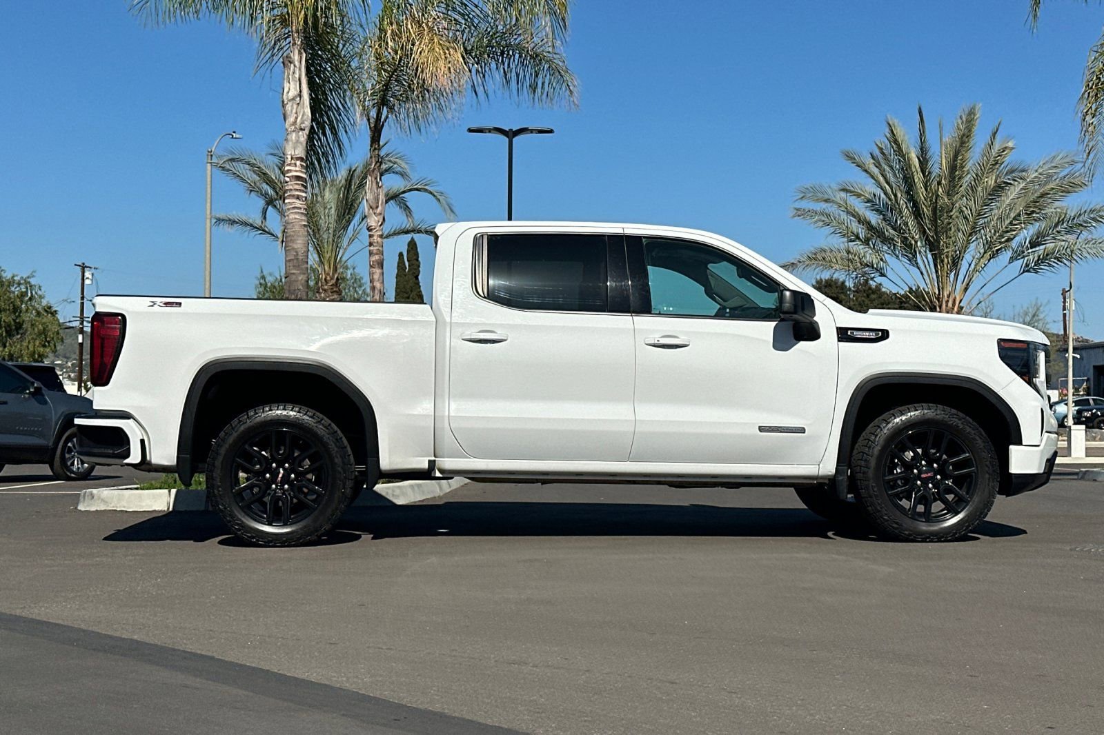 Used 2023 GMC Sierra 1500 Elevation w/ X31 Off-Road Package AWD/4WD image 3