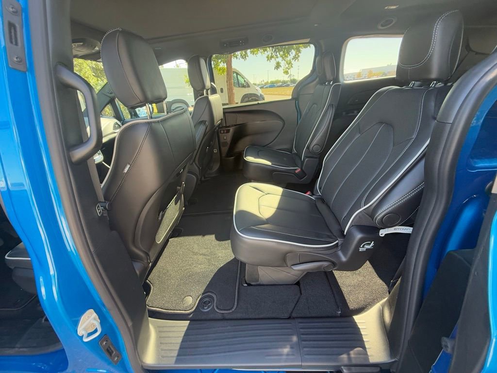 New 2026 Chrysler Pacifica Limited w/ S Appearance Package image 24