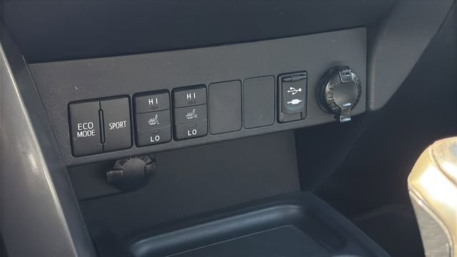 Used 2017 Toyota RAV4 SE AWD/4WD image 28