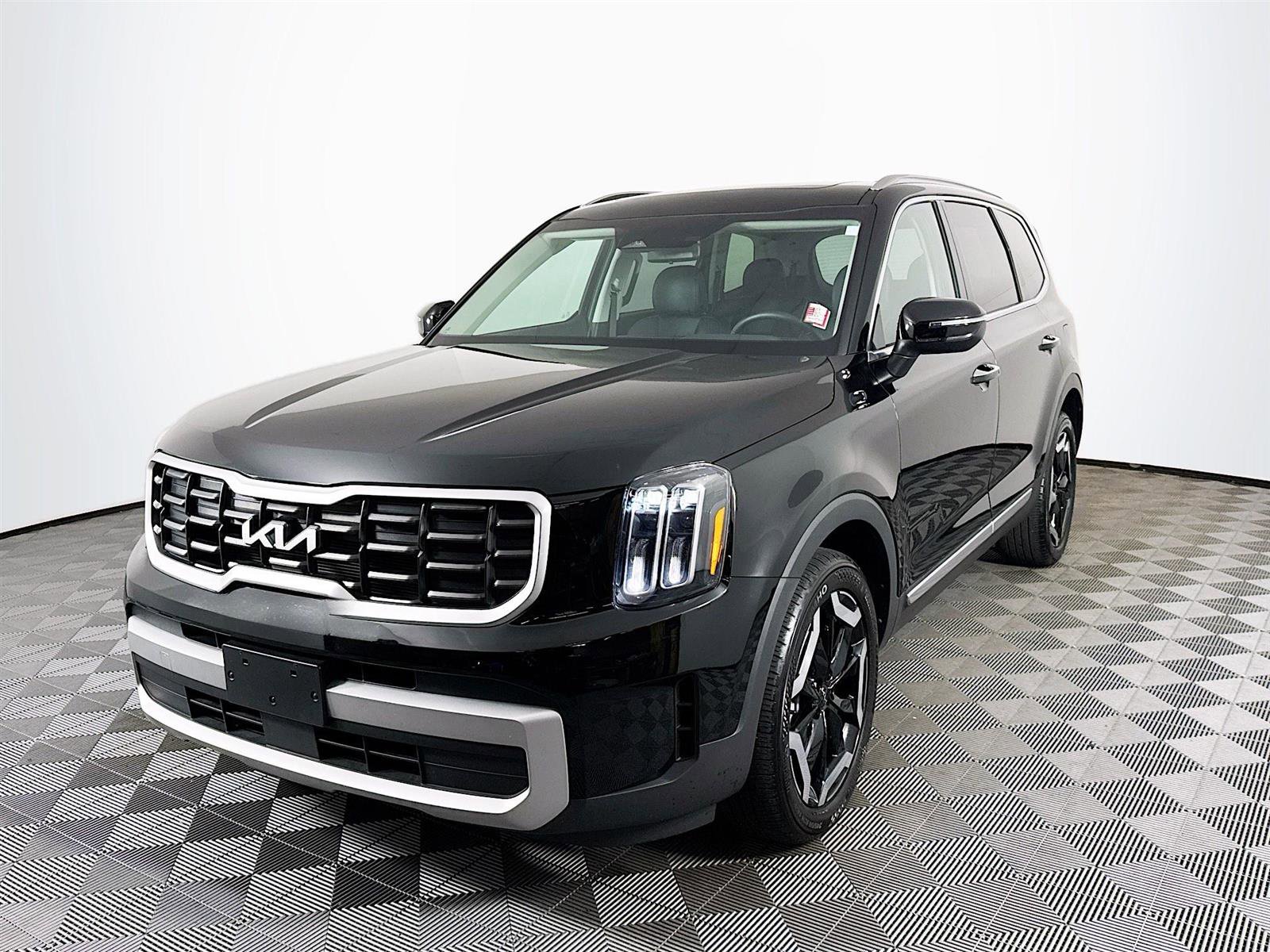 Used 2023 Kia Telluride S w/ S Sunroof Package