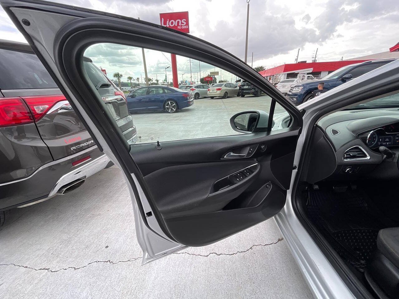 Used 2018 Chevrolet Cruze LS FWD image 7