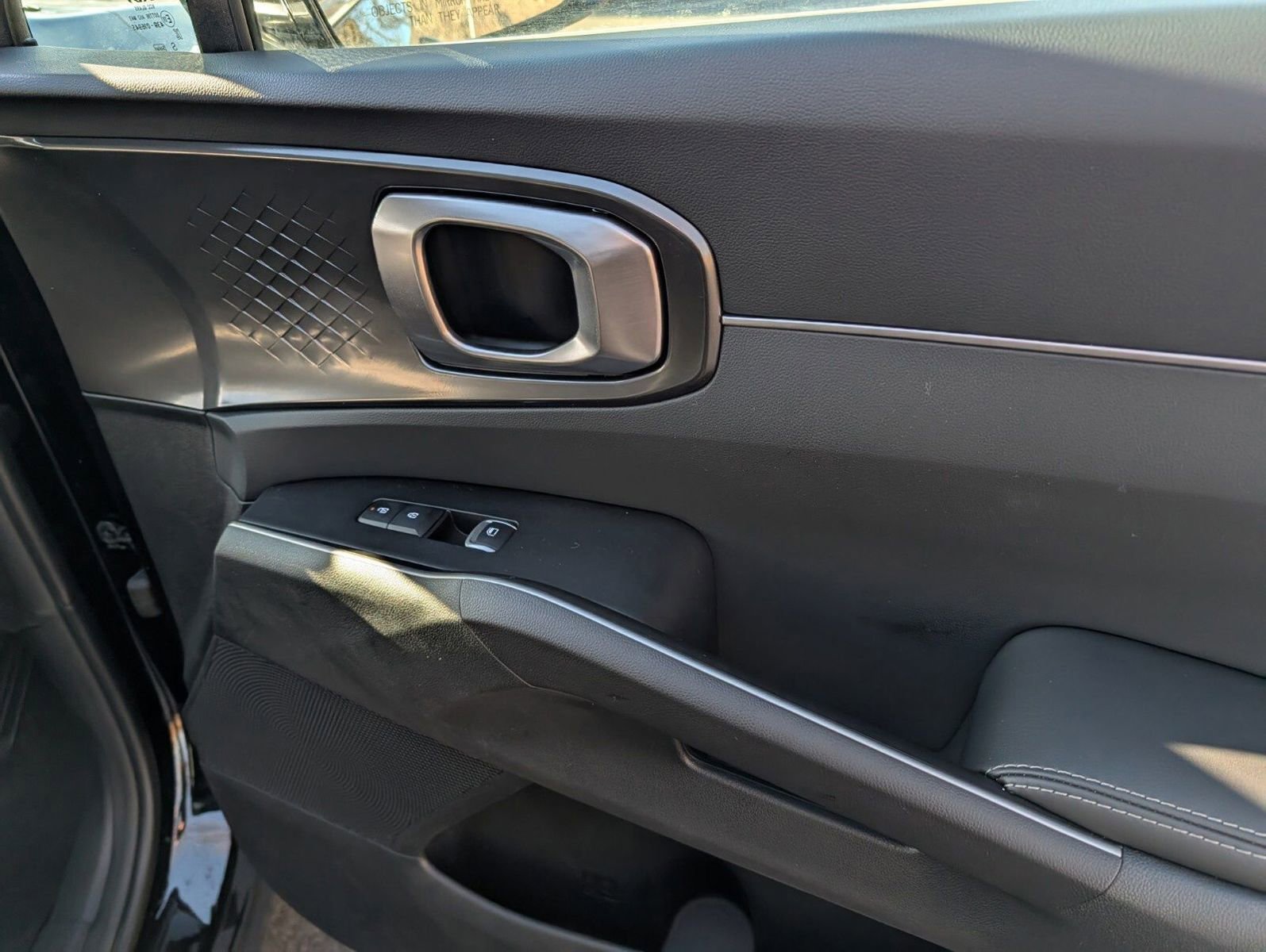 Used 2025 Kia Sorento S w/ Panoramic Sunroof Package image 24