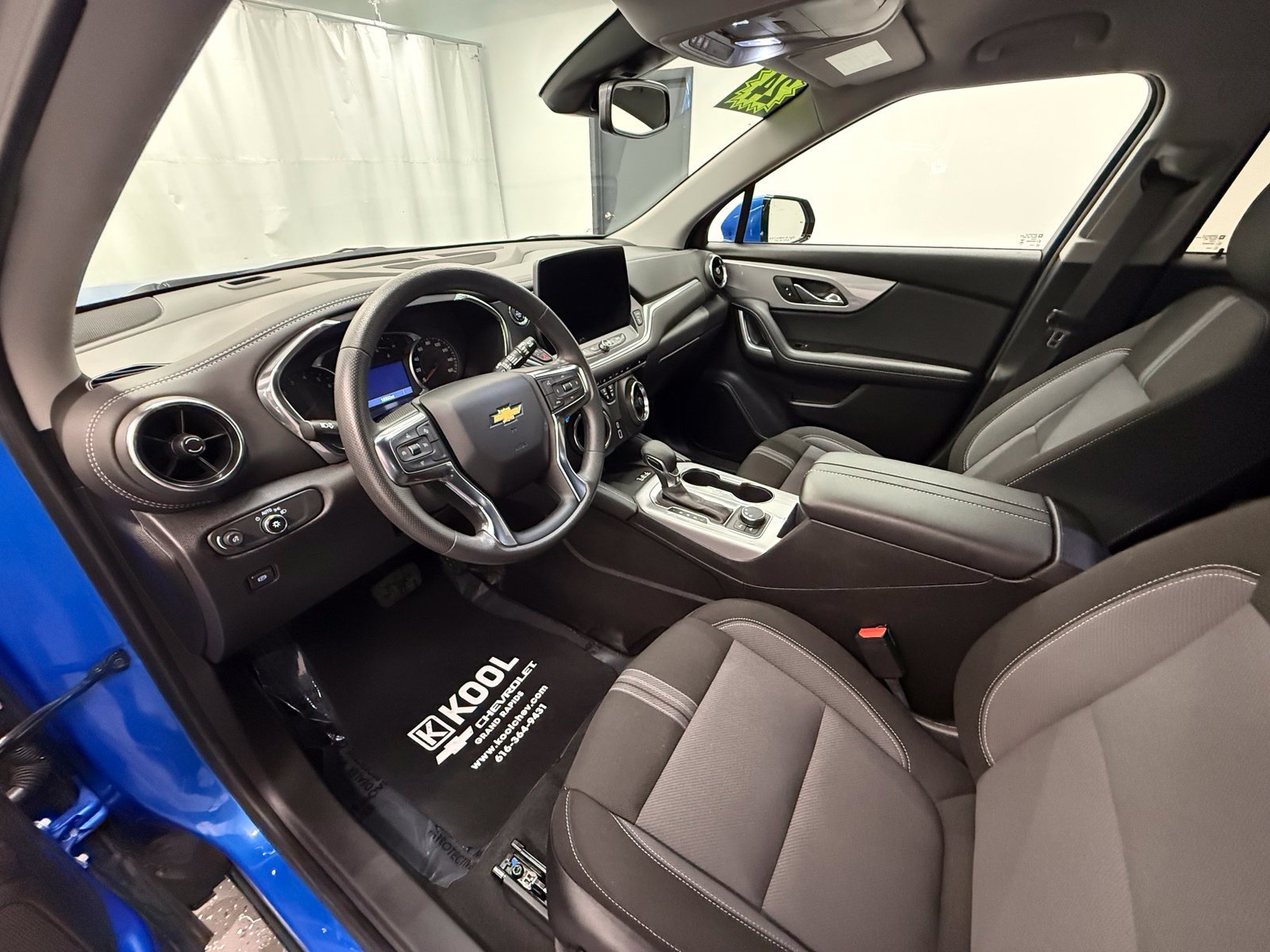 Used 2024 Chevrolet Blazer LT w/ Convenience Package FWD image 11