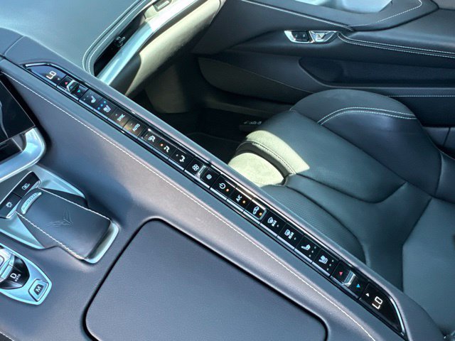 Used 2025 Chevrolet Corvette Z06 RWD image 25