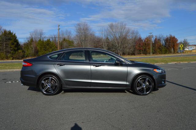 Used 2016 Ford Fusion SE w/ Equipment Group 202A image 4
