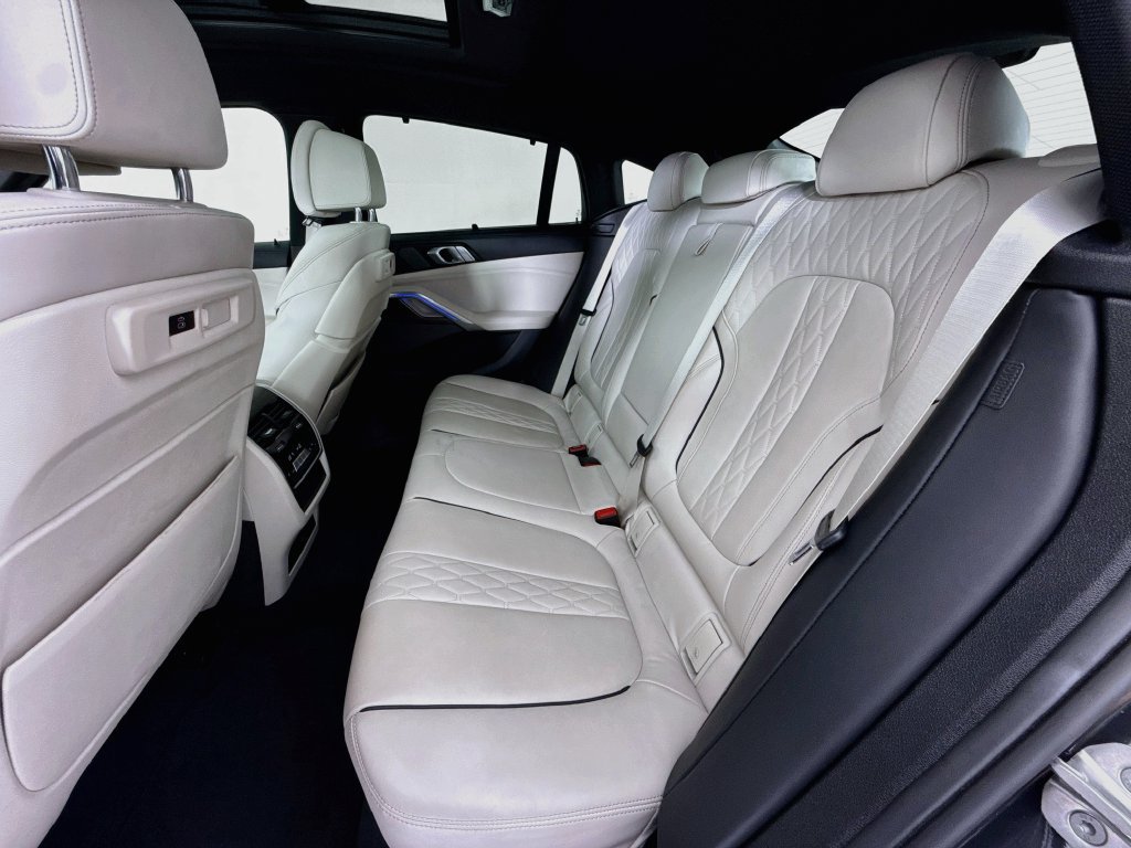Used 2023 BMW X6 M50i w/ Dynamic Handling Package AWD/4WD image 23
