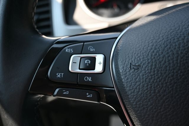 Used 2018 Volkswagen Atlas SE w/ R-Line Package AWD/4WD image 41