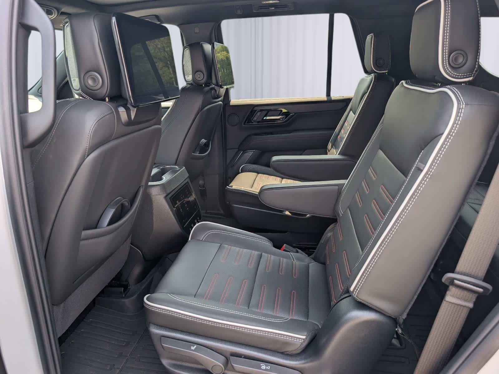 Used 2025 GMC Yukon AT4 Ultimate AWD/4WD image 20