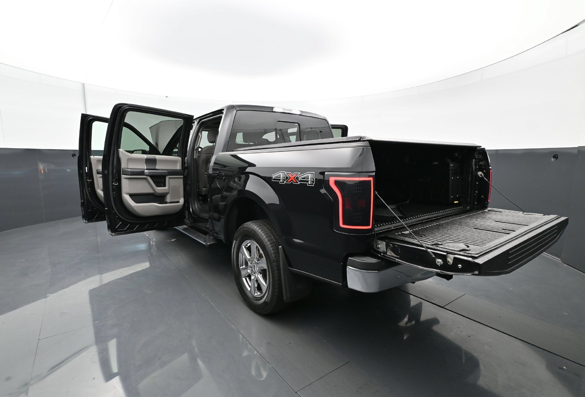 Used 2019 Ford F150 XLT w/ Equipment Group 302A Luxury AWD/4WD image 38