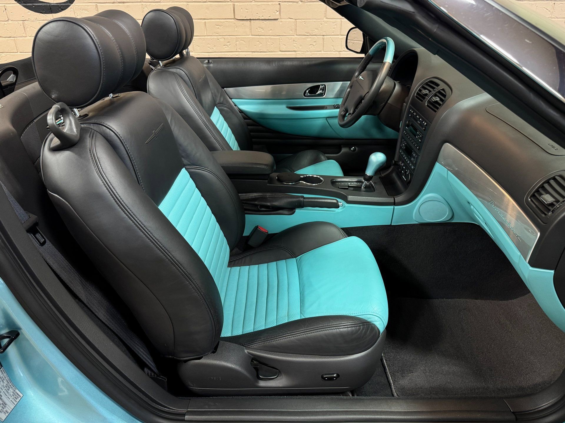 Used 2002 Ford Thunderbird image 43