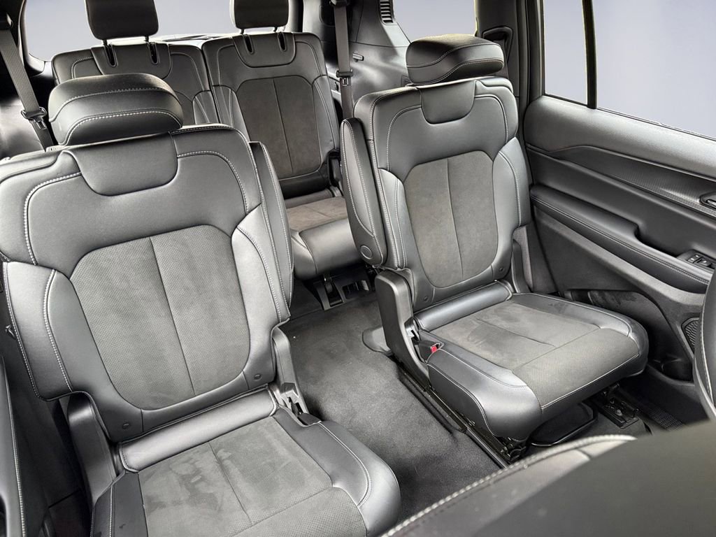 New 2025 Jeep Grand Cherokee L Altitude image 18