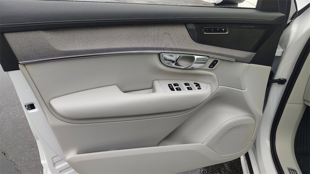 New 2026 Volvo XC90 B6 Ultra image 8