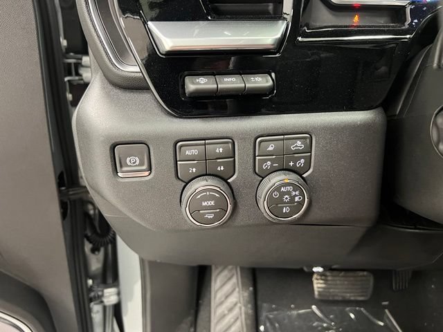 New 2026 Chevrolet Silverado 1500 High Country AWD/4WD image 13
