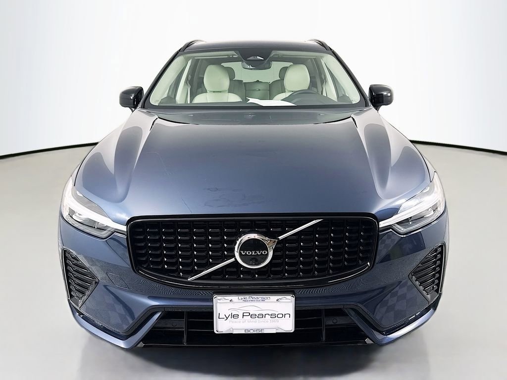 Used 2023 Volvo XC60 B5 Plus AWD/4WD image 6