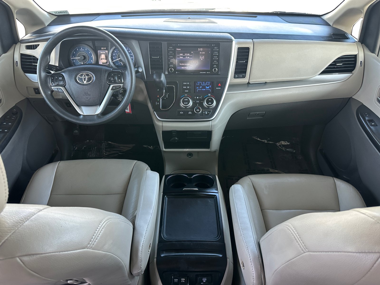 Used 2020 Toyota Sienna LE w/ Carpet Mat Package FWD image 11