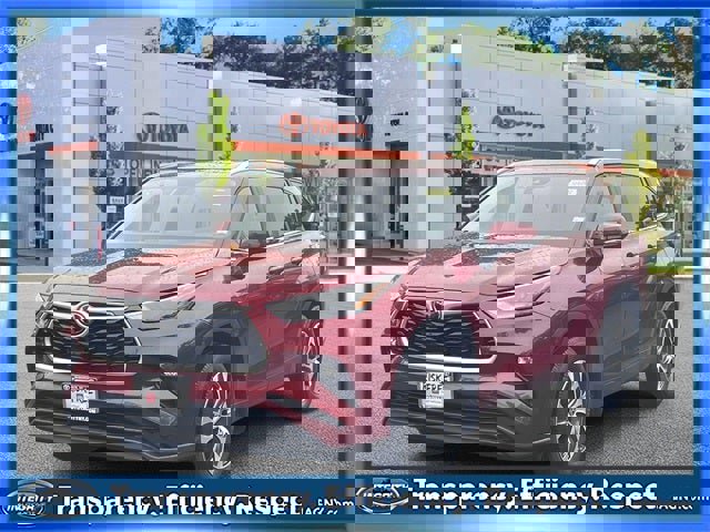 Certified 2024 Toyota Highlander XLE image 4