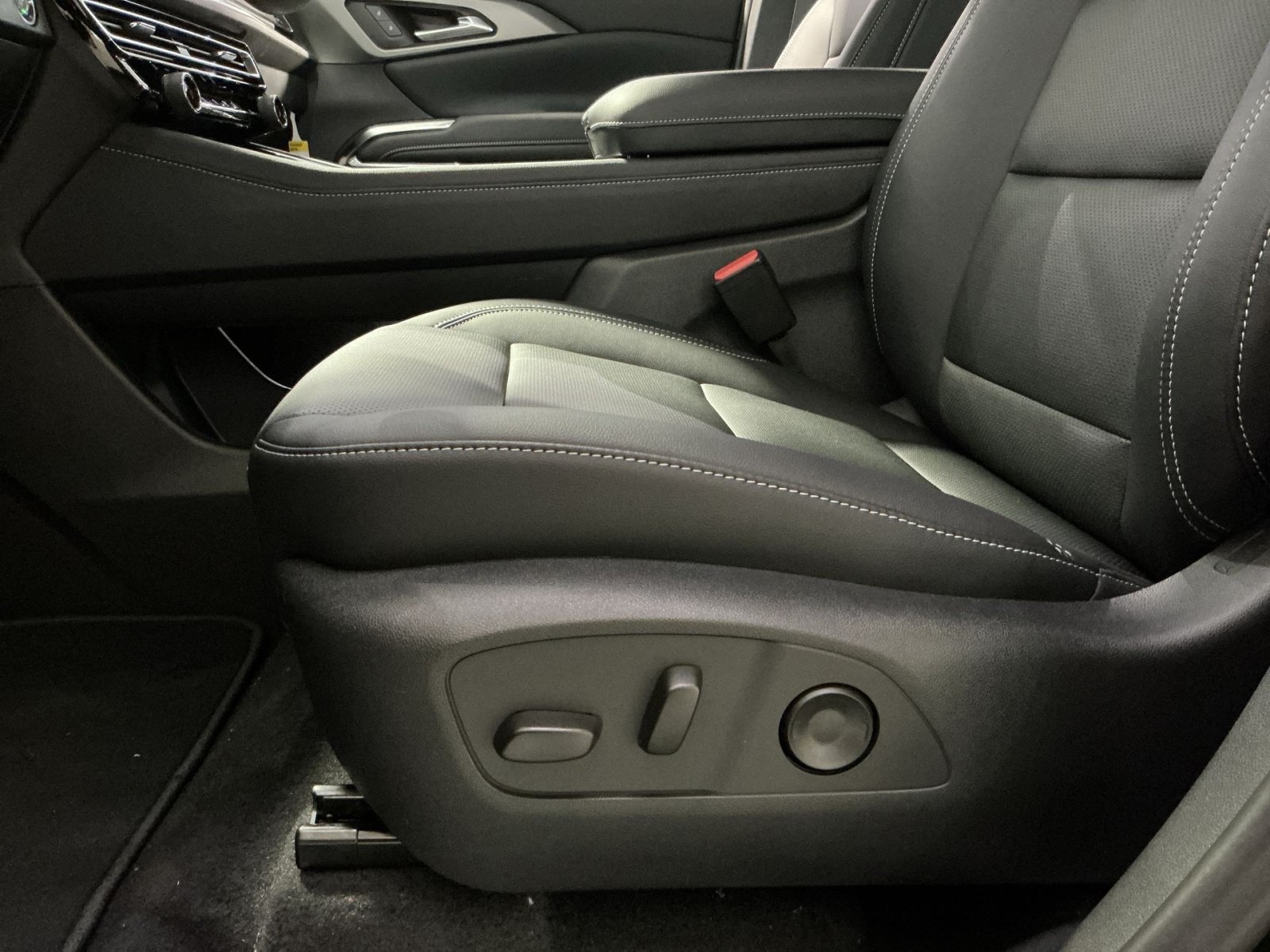 New 2026 Chevrolet Traverse LT w/ Driver Confidence Package FWD image 15