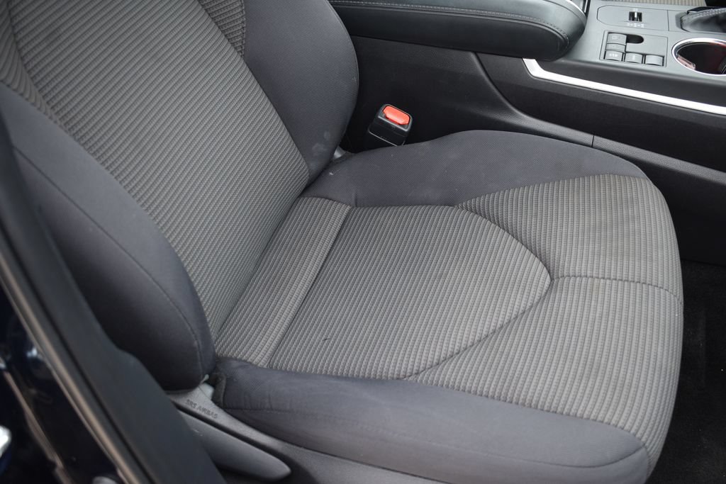 Used 2025 Toyota Highlander LE FWD image 23