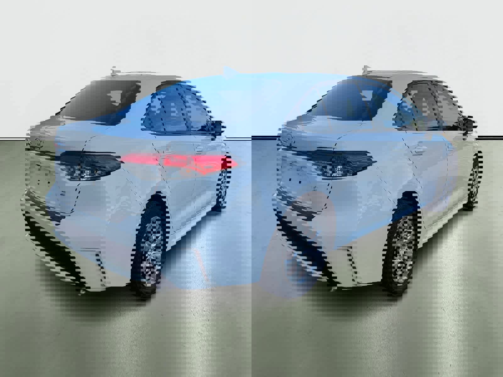 Used 2021 Toyota Corolla LE image 4