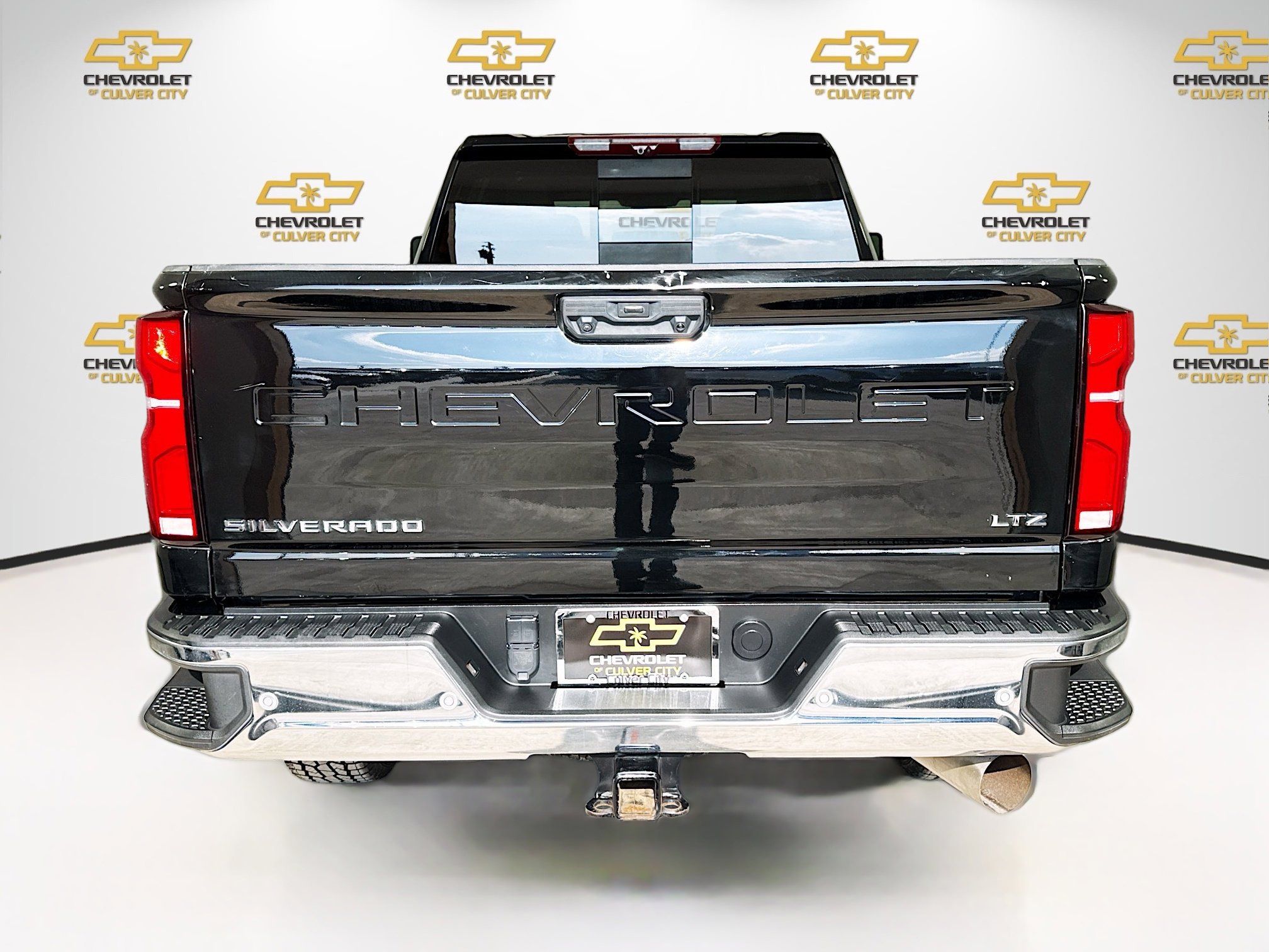 Used 2024 Chevrolet Silverado 2500 LTZ w/ LTZ Premium Package AWD/4WD image 6