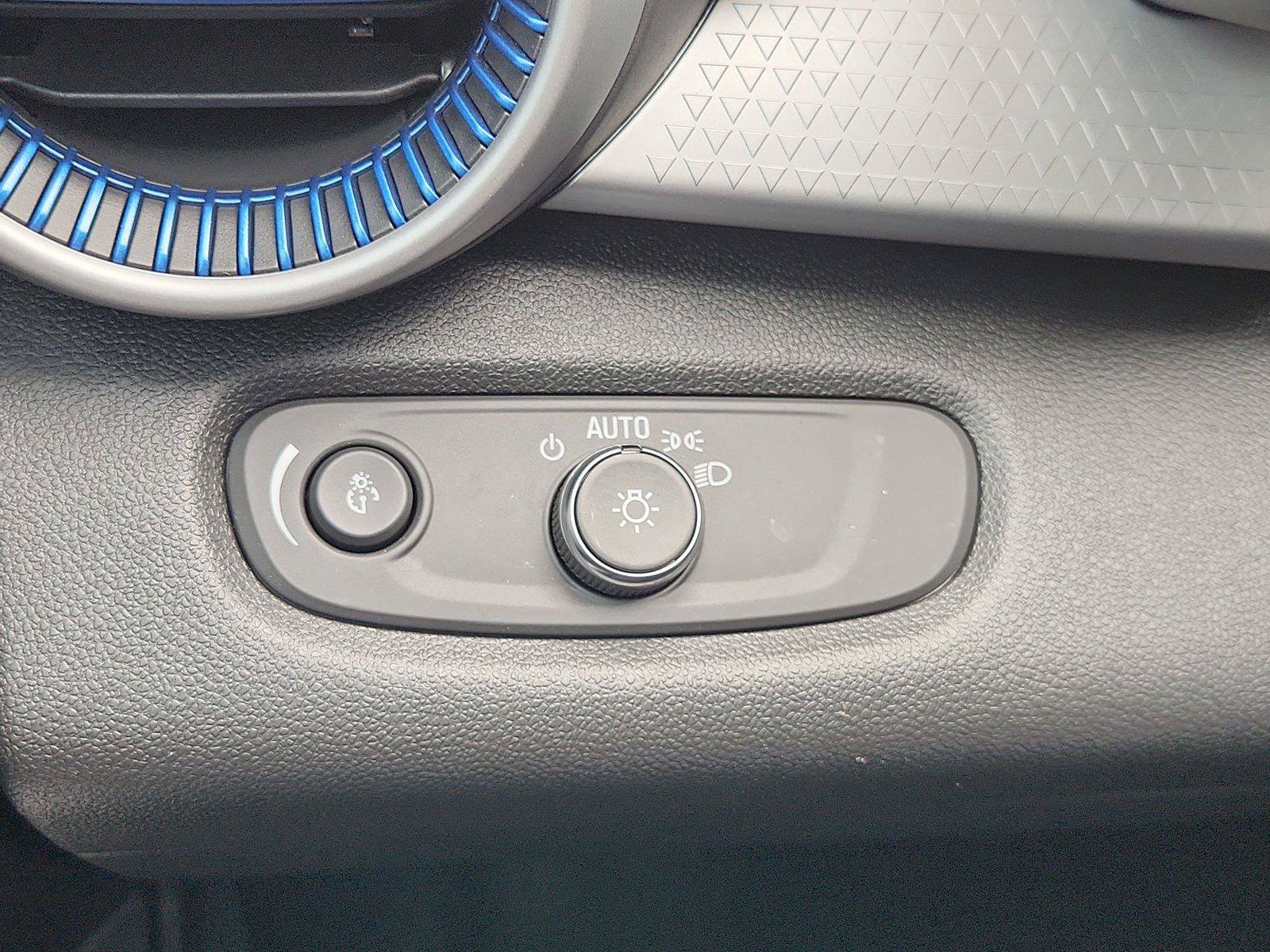 Certified 2025 Chevrolet Trax LS FWD image 16