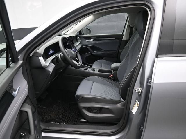 New 2026 Volkswagen Tiguan SE AWD/4WD image 9