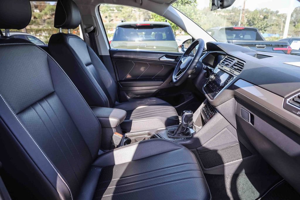 Used 2022 Volkswagen Tiguan SE FWD image 17
