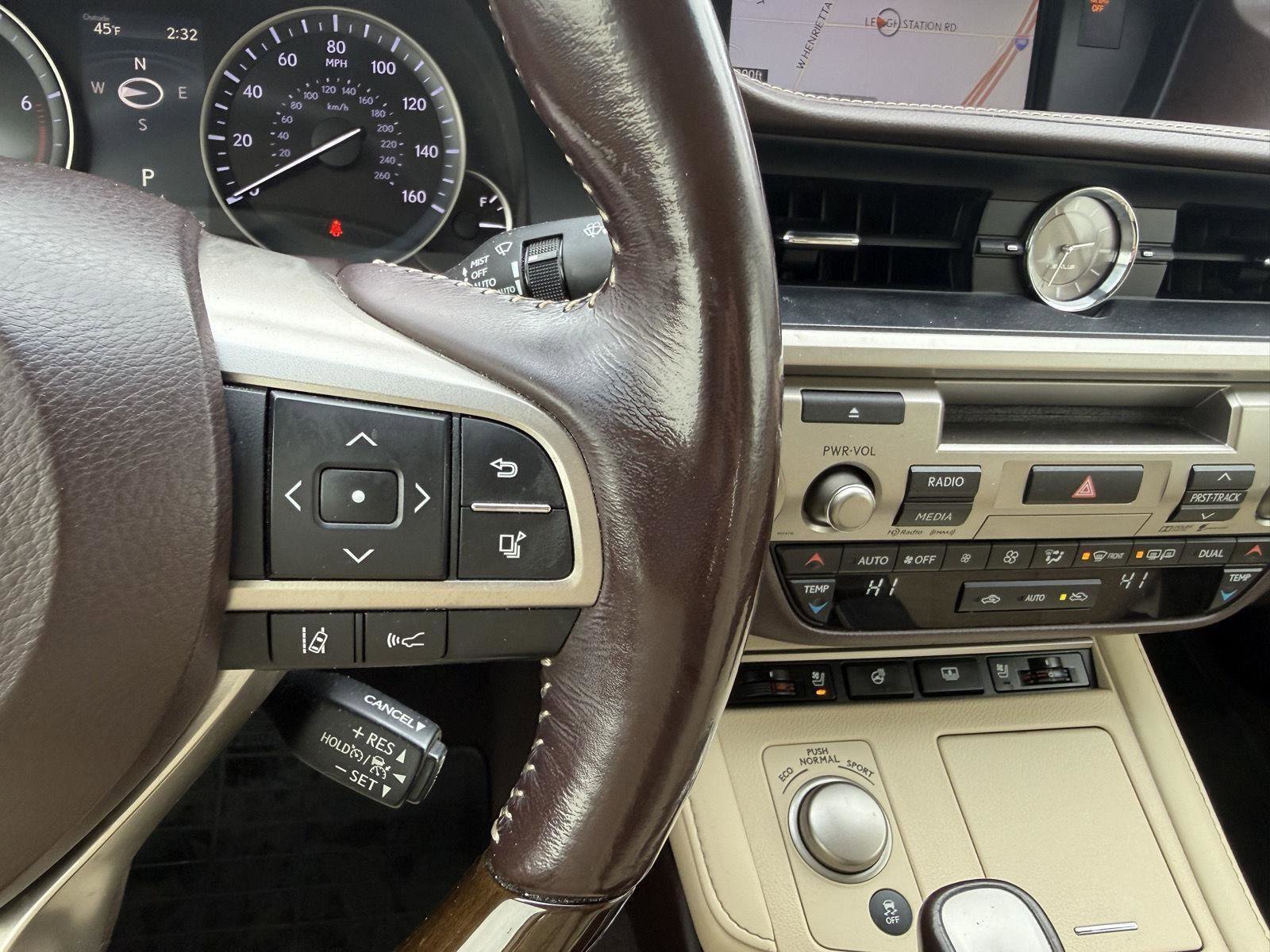 Used 2016 Lexus ES 350 w/ Luxury Package w/Wood Trim image 15