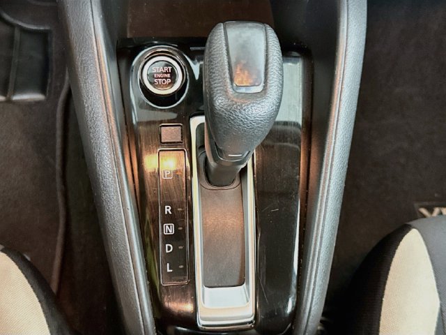 Used 2022 Nissan Versa SV FWD image 12
