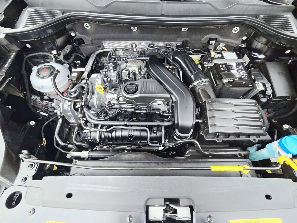 Used 2024 Volkswagen Taos SE image 17